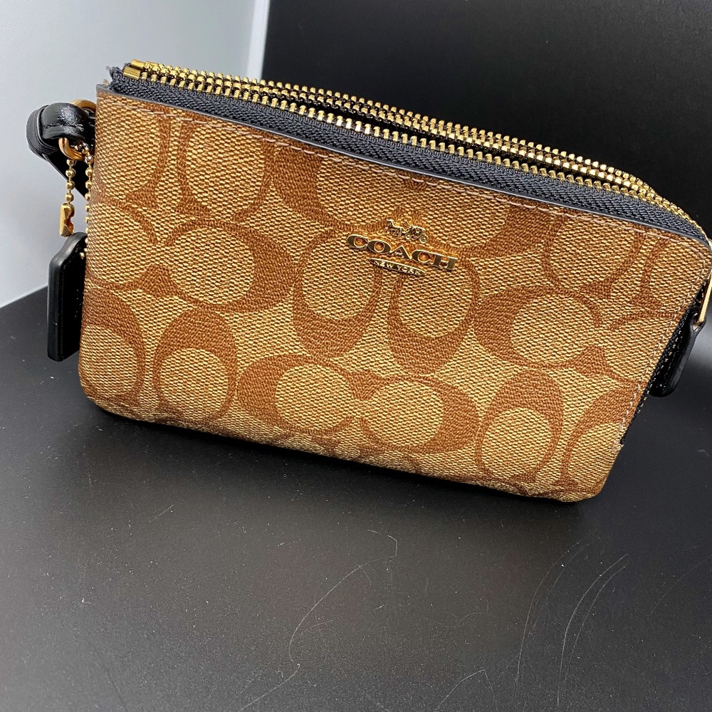 coach wallet/wristlet